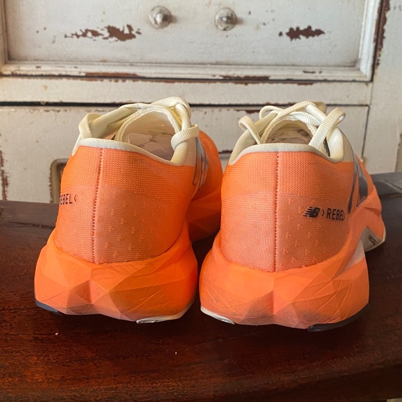 New Balance Women's FuelCell Rebel V4 Running Shoe 9 - Picture 5 of 11